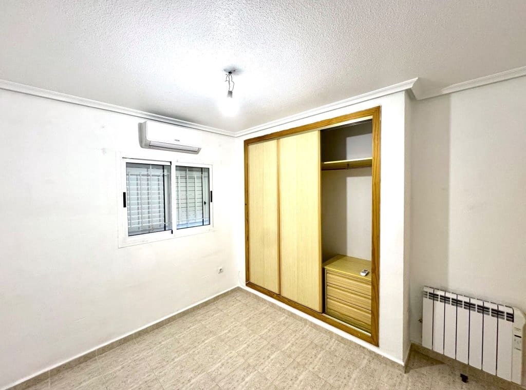 4 sypialnia Willa do wynajęcia w La Zenia z basenem - 1 400 € (Ref: 9131974)