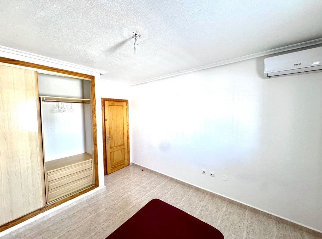 4 sypialnia Willa do wynajęcia w La Zenia z basenem - 1 400 € (Ref: 9131974)