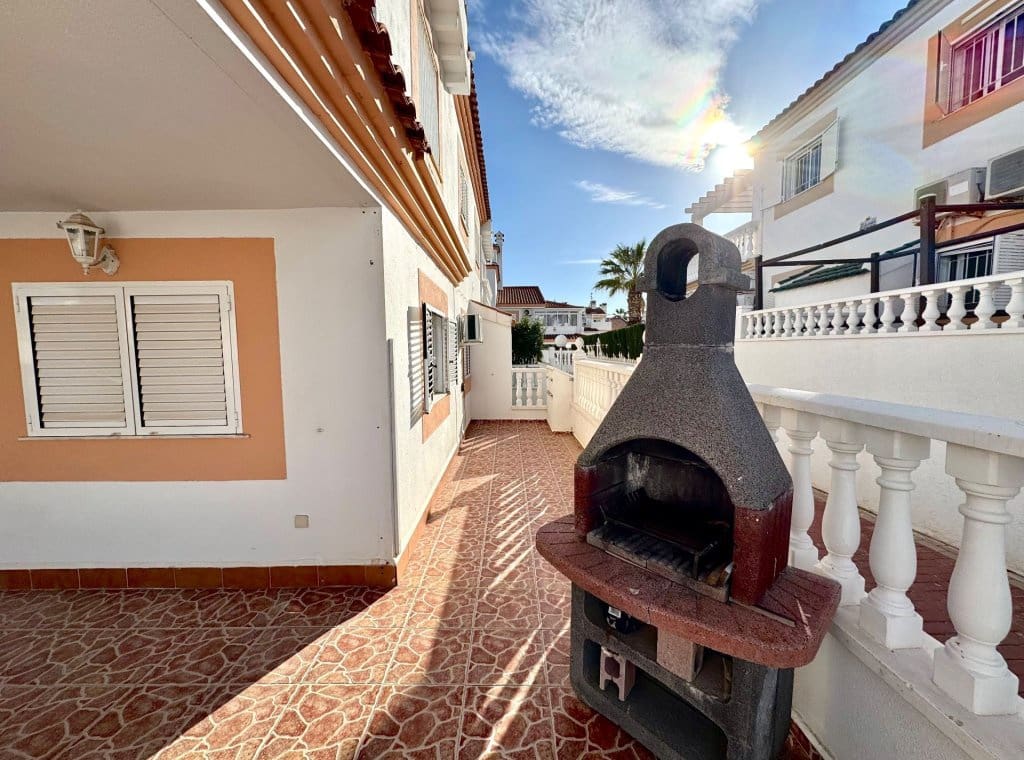 4 sypialnia Willa do wynajęcia w La Zenia z basenem - 1 400 € (Ref: 9131974)