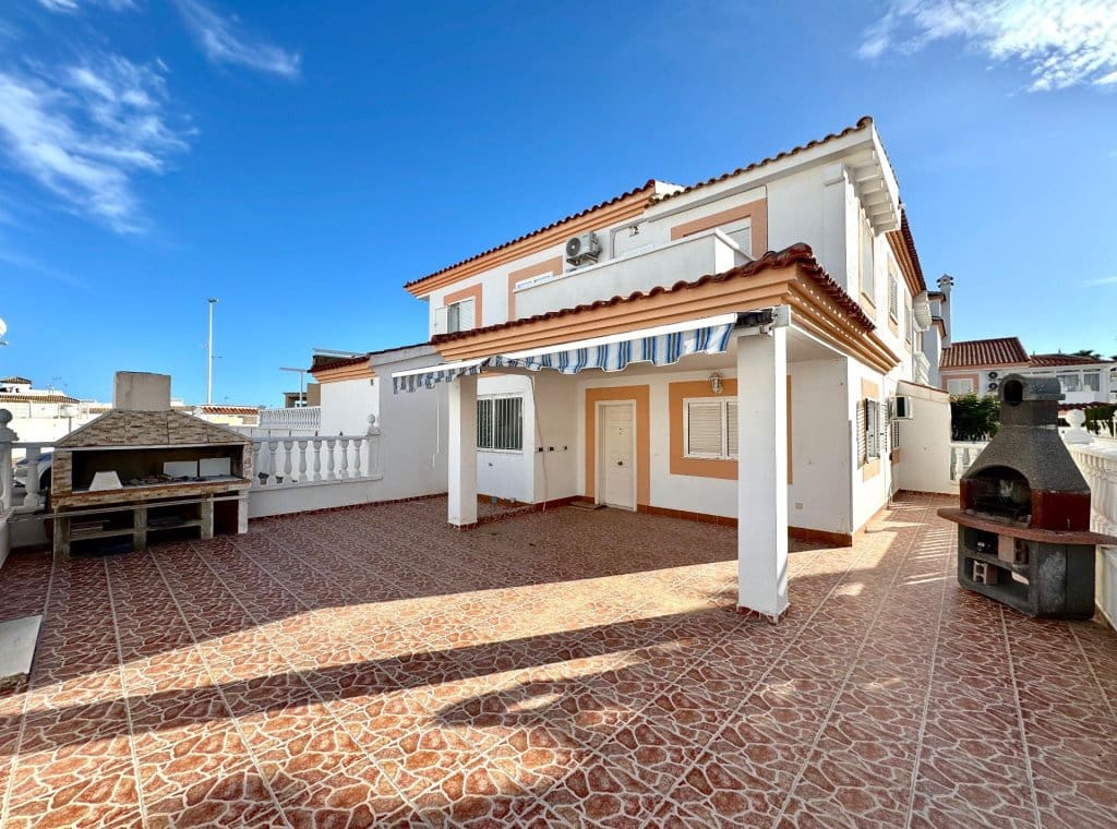 4 sypialnia Willa do wynajęcia w La Zenia z basenem - 1 400 € (Ref: 9131974)