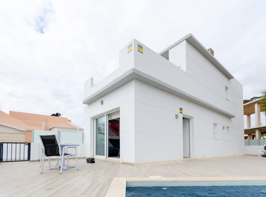 3 soveværelse Byhus til salg i Torrevieja med swimmingpool - € 385.000 (Ref: 9146616)