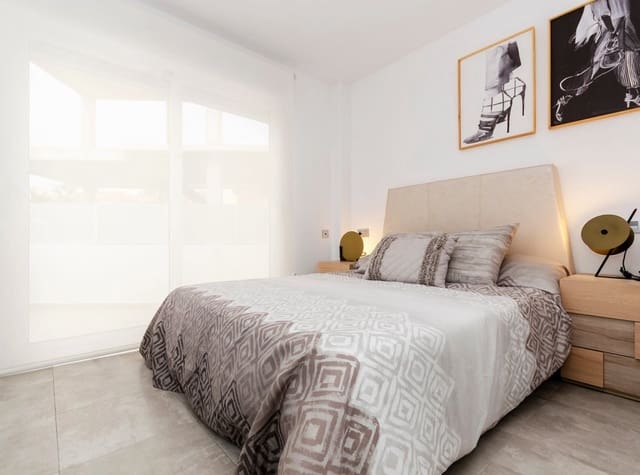 3 soveværelse Byhus til salg i El Chaparral - La Siesta - La Torreta, Torrevieja med swimmingpool - € 385.000 (Ref: 9146616)