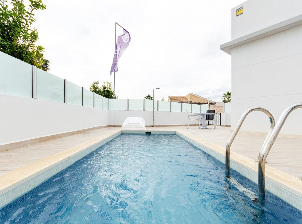 3 soveværelse Byhus til salg i Torrevieja med swimmingpool - € 385.000 (Ref: 9146616)