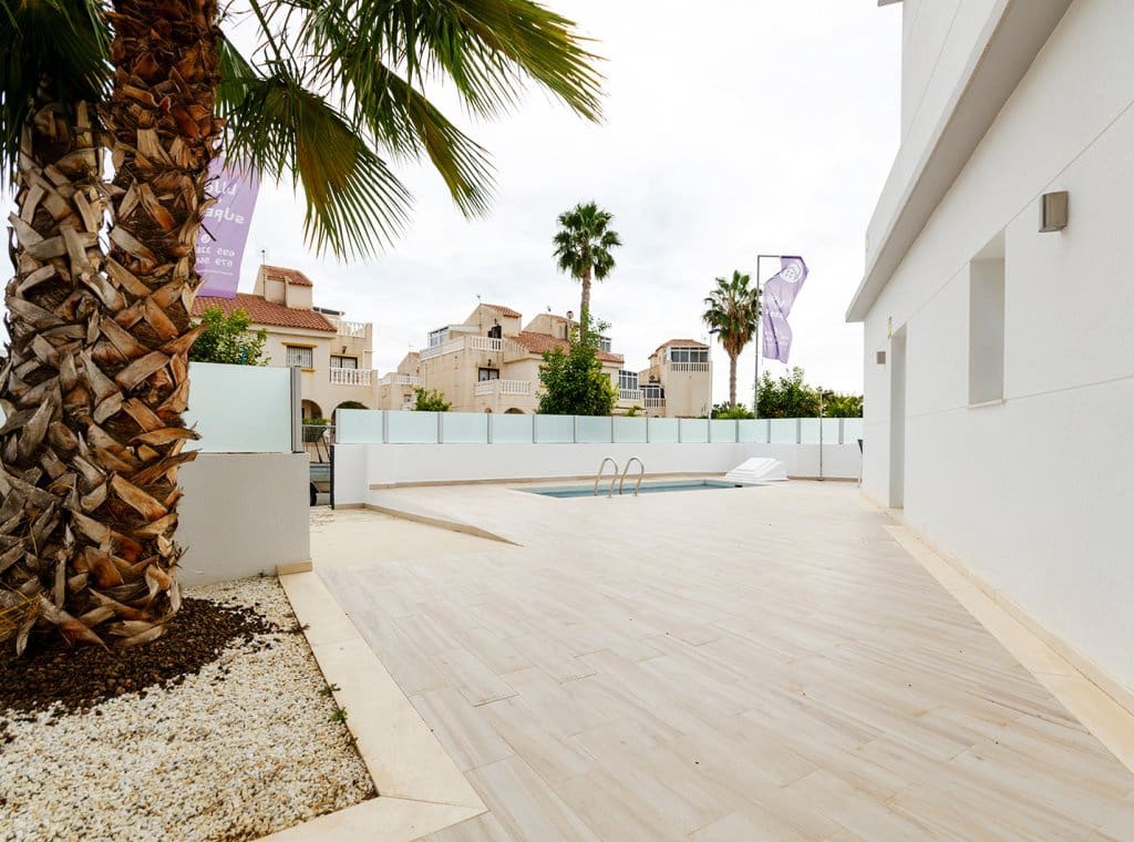 3 soveværelse Byhus til salg i Torrevieja med swimmingpool - € 385.000 (Ref: 9146616)