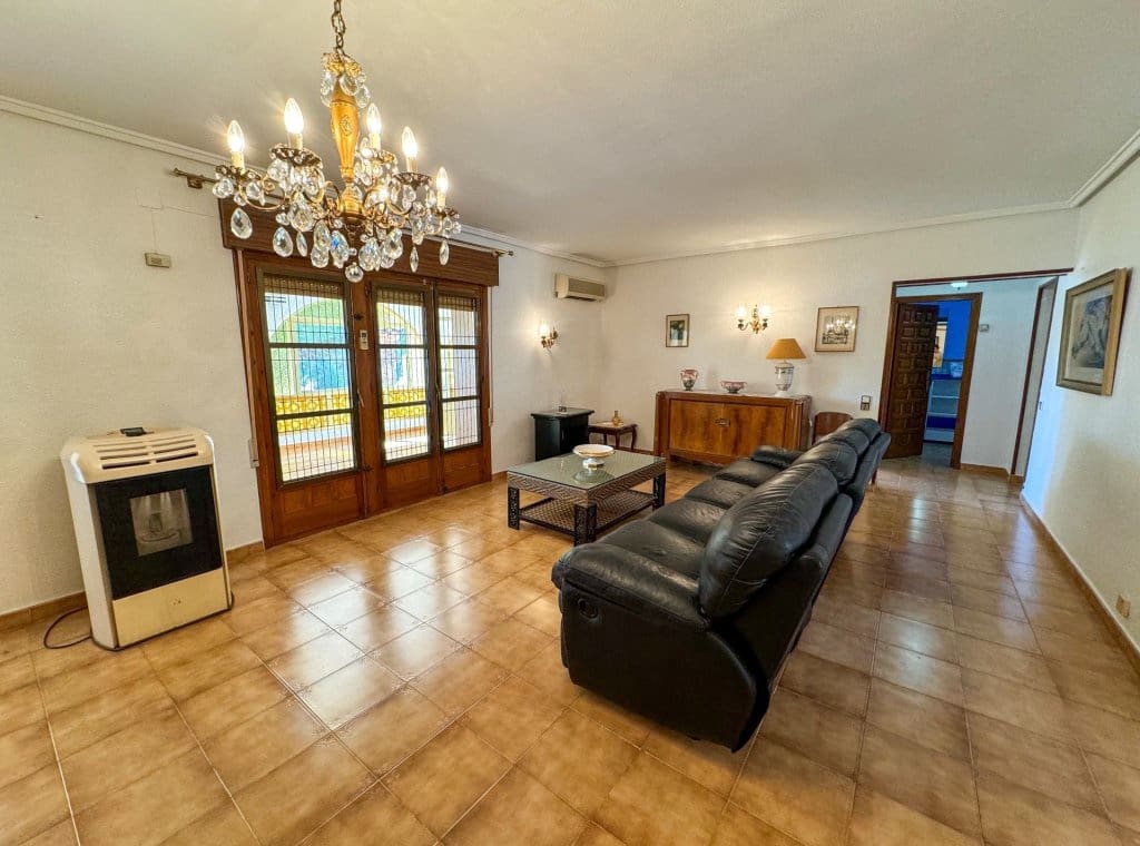 3 bedroom Villa for rent in Ciudad Quesada with pool garage - € 2,000 (Ref: 9148747)