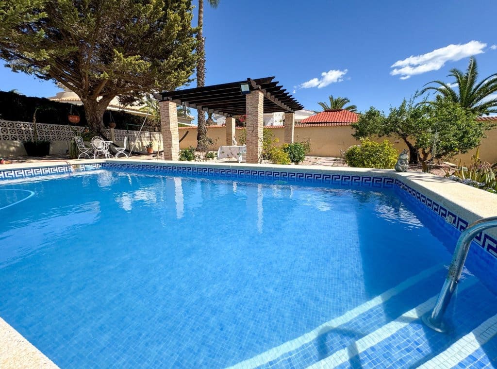 3 bedroom Villa for rent in Ciudad Quesada with pool garage - € 2,000 (Ref: 9148747)