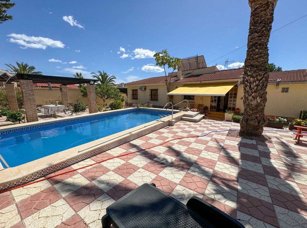 3 bedroom Villa for rent in Ciudad Quesada with pool garage - € 2,000 (Ref: 9148747)