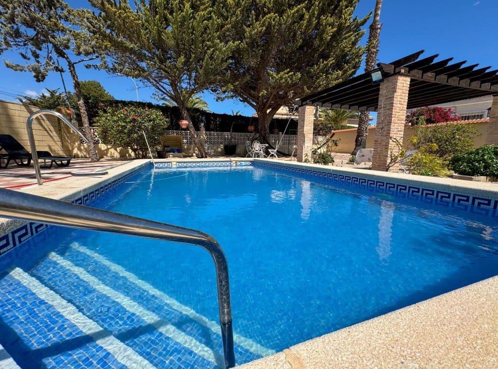 3 bedroom Villa for rent in Ciudad Quesada with pool garage - € 2,000 (Ref: 9148747)