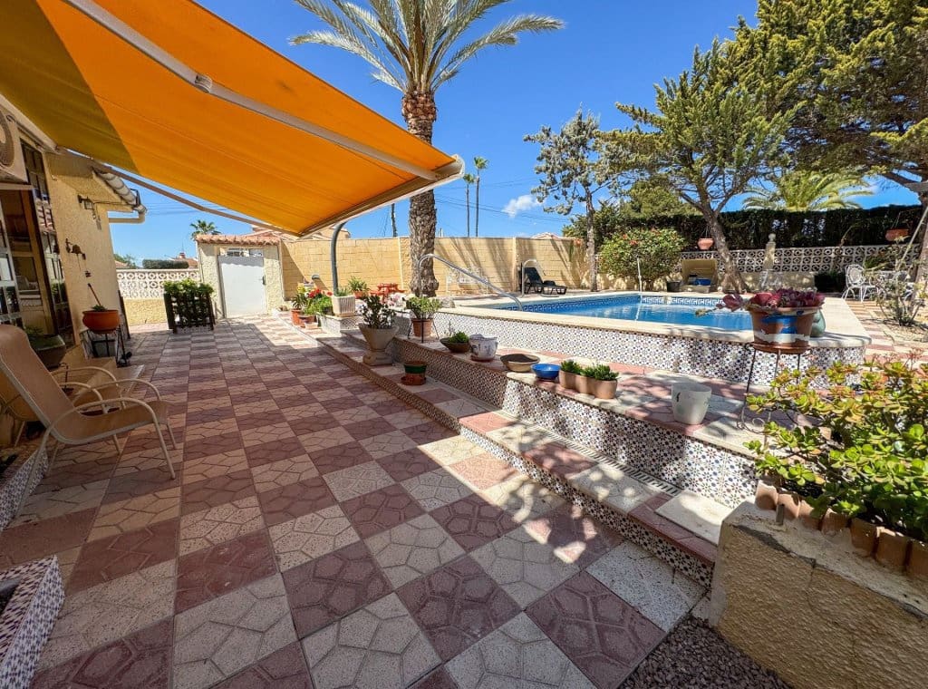 3 bedroom Villa for rent in Ciudad Quesada with pool garage - € 2,000 (Ref: 9148747)