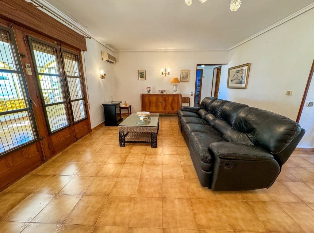 3 bedroom Villa for rent in Ciudad Quesada with pool garage - € 2,000 (Ref: 9148747)