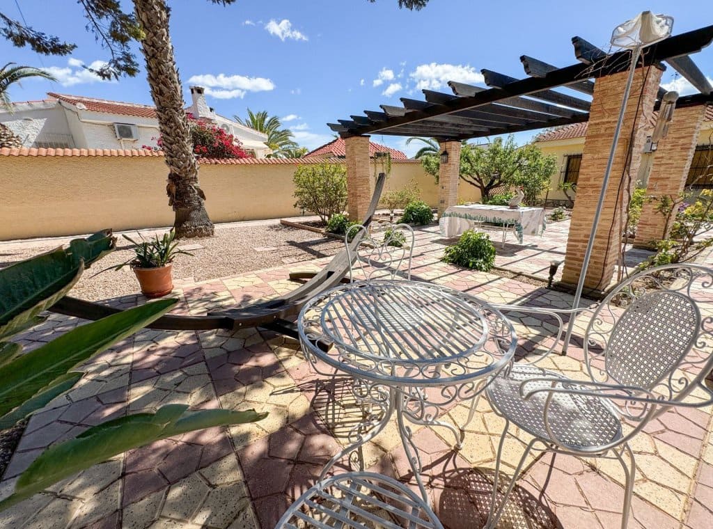 3 bedroom Villa for rent in Ciudad Quesada with pool garage - € 2,000 (Ref: 9148747)