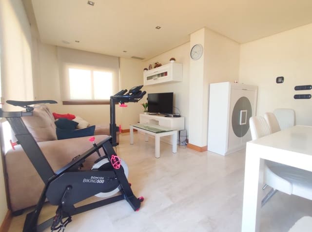 3 makuuhuone Kattohuoneisto vuokrattavana paikassa Los Secanos, Guardamar del Segura mukana uima-altaan 
autotalli - 2 000 € (Ref: 9151587)