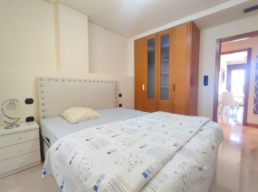 3 sypialnia Penthouse do wynajęcia w Guardamar del Segura z basenem garażem - 2 000 € (Ref: 9151587)