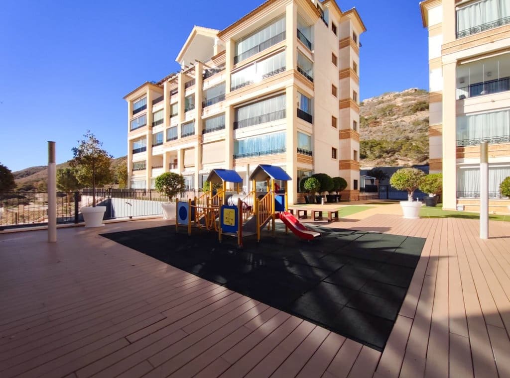 3 sypialnia Penthouse do wynajęcia w Guardamar del Segura z basenem garażem - 2 000 € (Ref: 9151587)