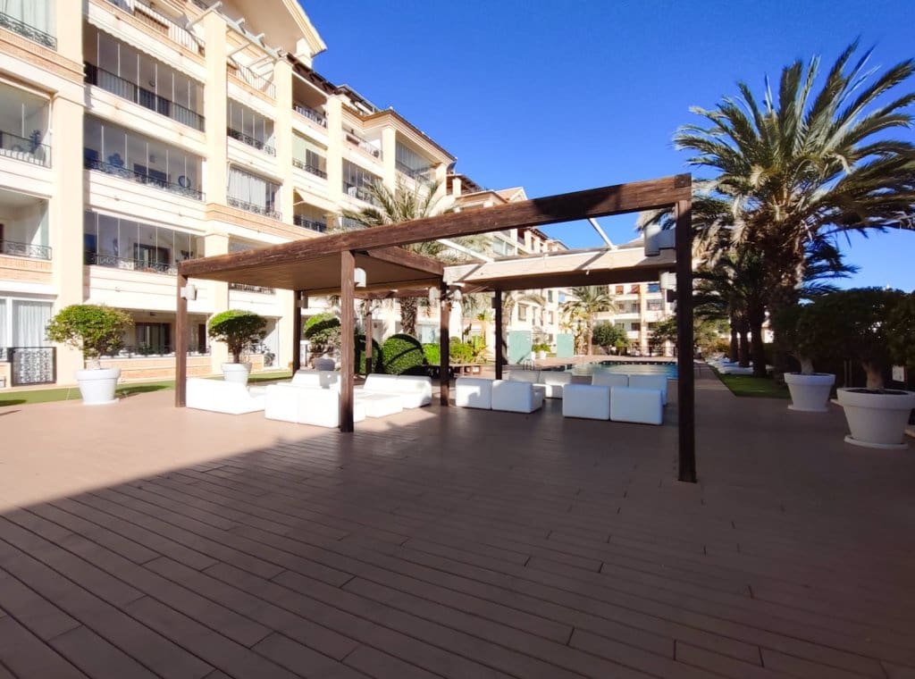 3 sypialnia Penthouse do wynajęcia w Guardamar del Segura z basenem garażem - 2 000 € (Ref: 9151587)