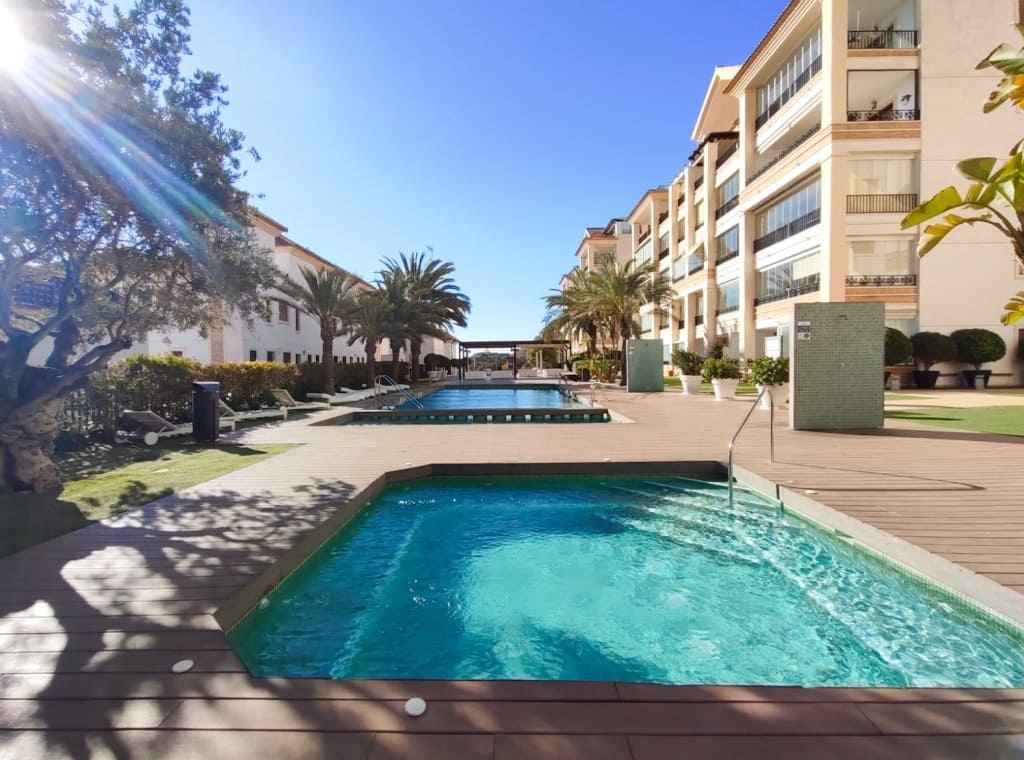 3 sypialnia Penthouse do wynajęcia w Guardamar del Segura z basenem garażem - 2 000 € (Ref: 9151587)