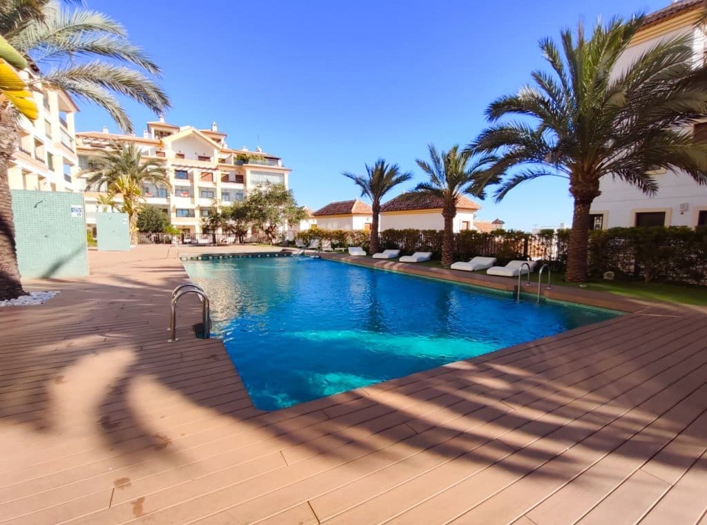 3 sypialnia Penthouse do wynajęcia w Guardamar del Segura z basenem garażem - 2 000 € (Ref: 9151587)