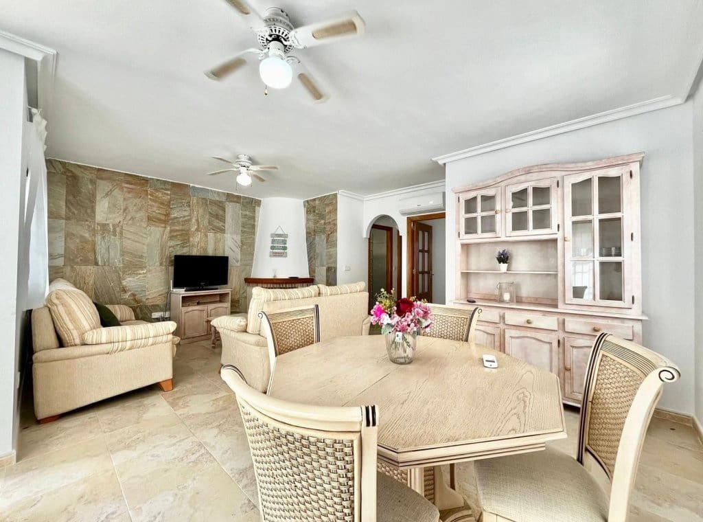 3 makuuhuone Huoneisto vuokrattavana paikassa Cabo Roig mukana uima-altaan - 1 300 € (Ref: 9151589)