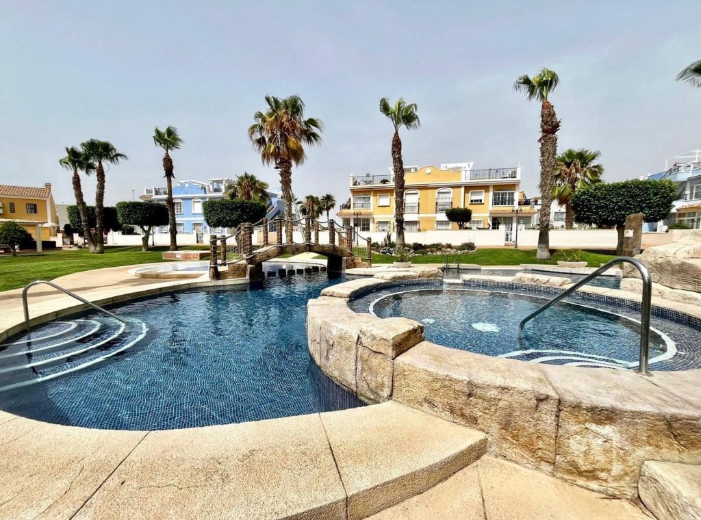 3 makuuhuone Huoneisto vuokrattavana paikassa Cabo Roig mukana uima-altaan - 1 300 € (Ref: 9151589)