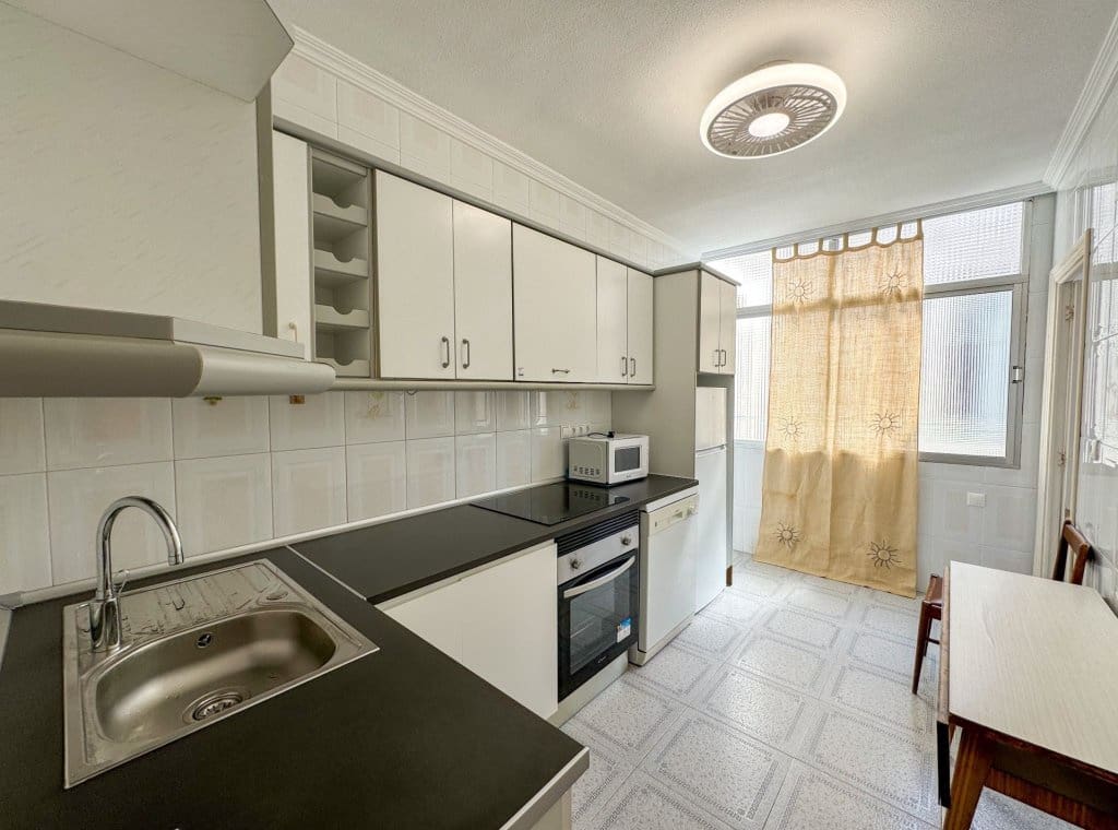 3 soveværelse Lejlighed til leje i Torrevieja - € 550 (Ref: 9163308)