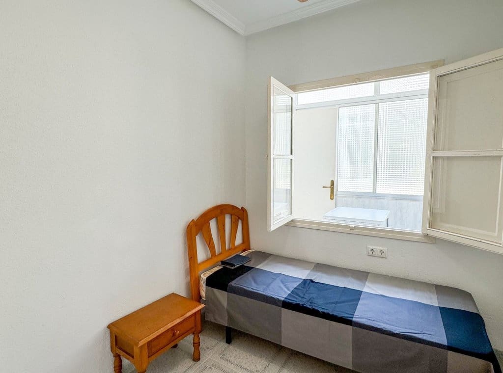 3 soveværelse Lejlighed til leje i Torrevieja - € 550 (Ref: 9163308)