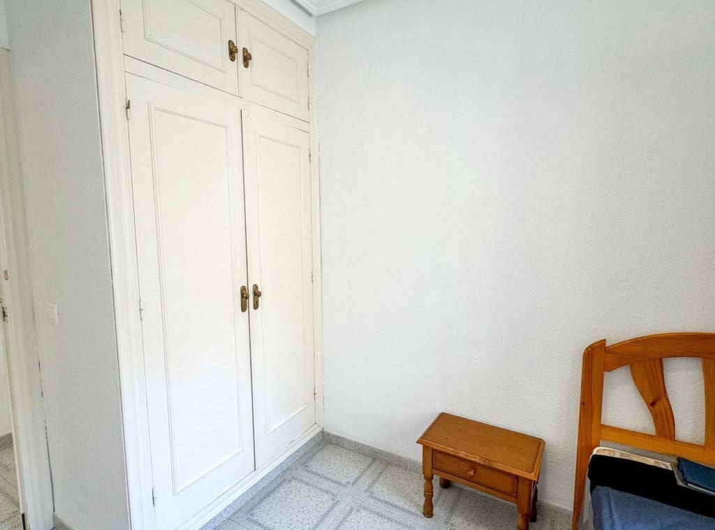 3 soveværelse Lejlighed til leje i Torrevieja - € 550 (Ref: 9163308)