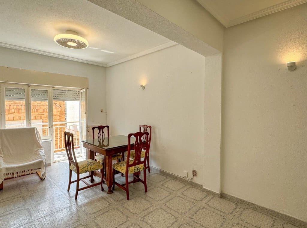 3 soveværelse Lejlighed til leje i Torrevieja - € 550 (Ref: 9163308)
