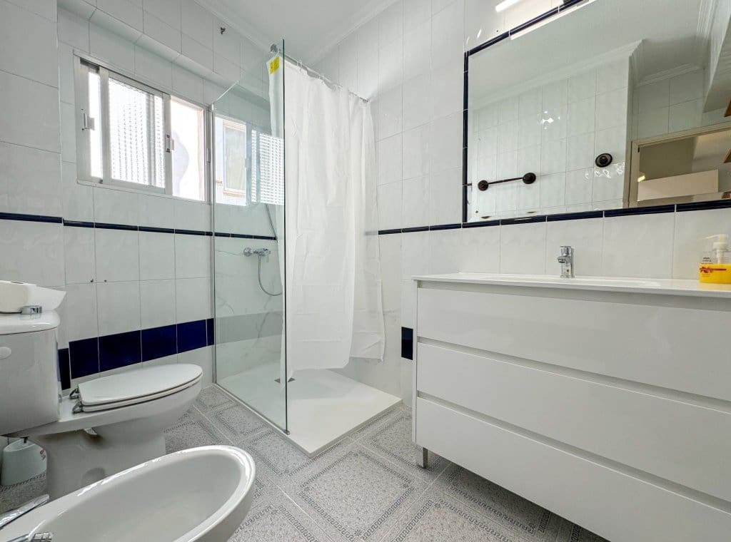 3 soveværelse Lejlighed til leje i Torrevieja - € 550 (Ref: 9163308)