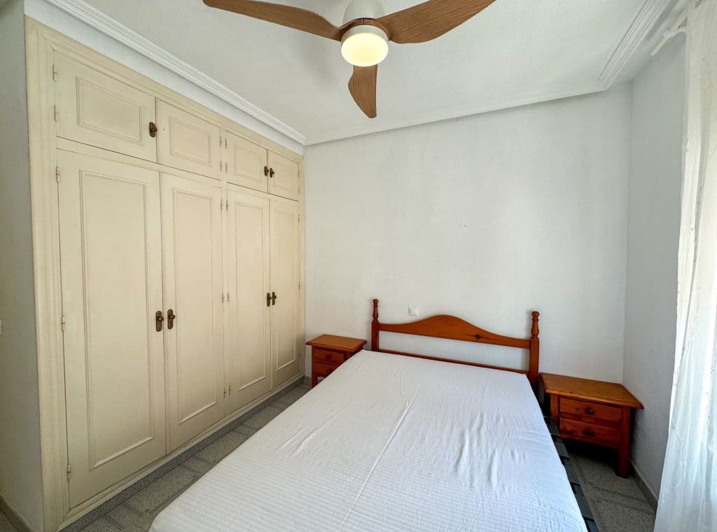 3 soveværelse Lejlighed til leje i Torrevieja - € 550 (Ref: 9163308)