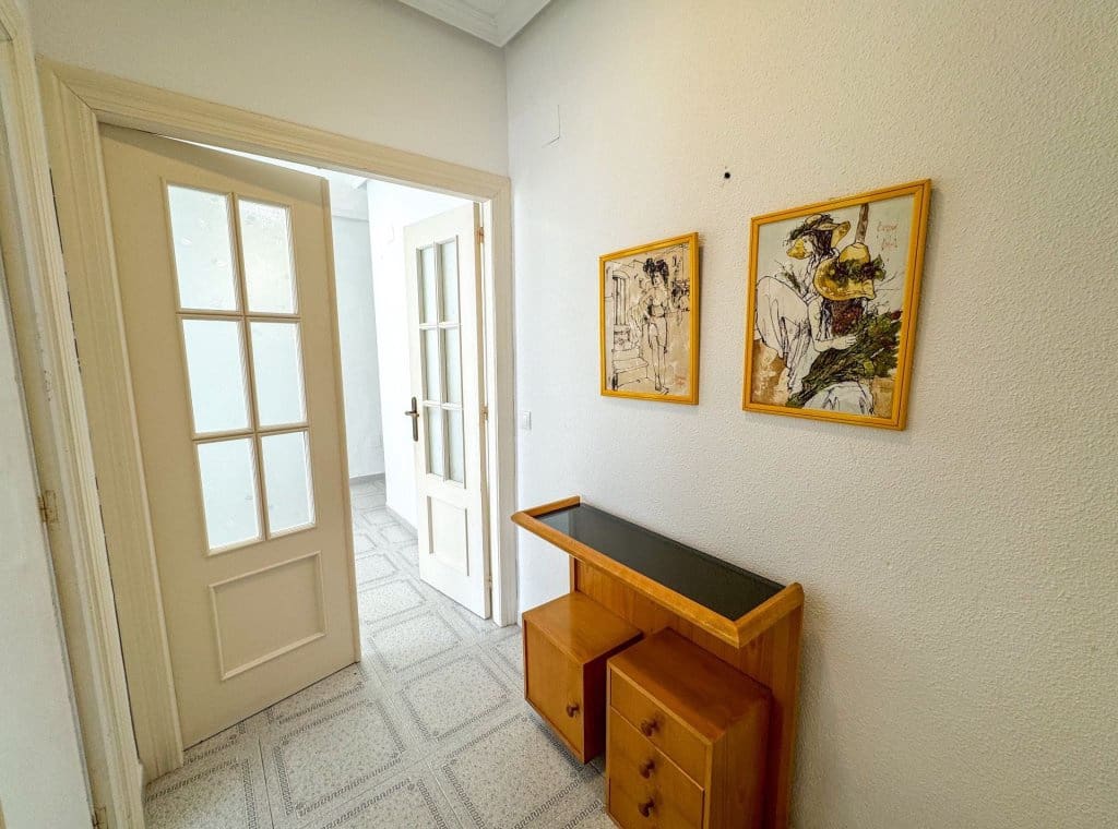 3 soveværelse Lejlighed til leje i Torrevieja - € 550 (Ref: 9163308)