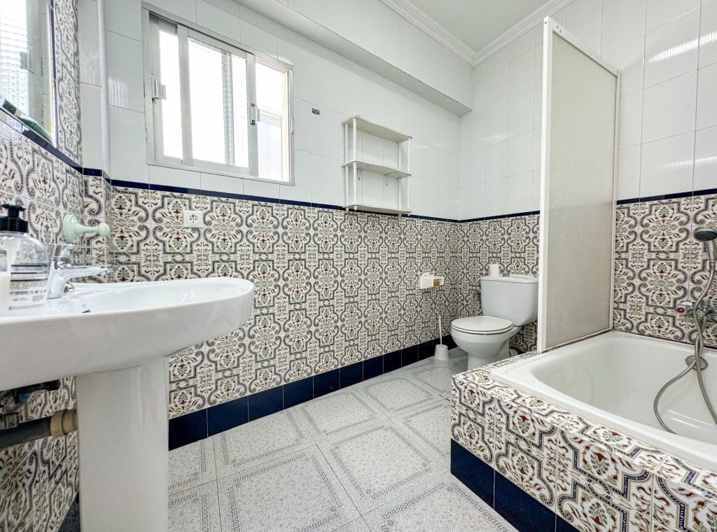 3 soveværelse Lejlighed til leje i Torrevieja - € 550 (Ref: 9163308)