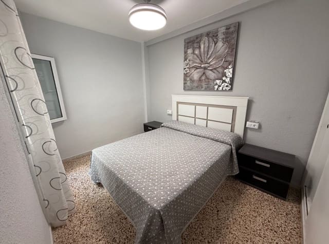 3 slaapkamer Strandappartement te huur in Playa del Acequión, Torrevieja - € 900 (Ref: 9165406)