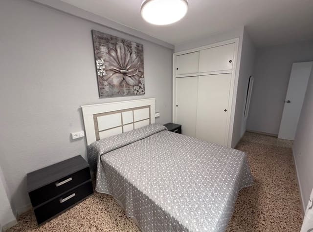 3 slaapkamer Strandappartement te huur in Playa del Acequión, Torrevieja - € 900 (Ref: 9165406)