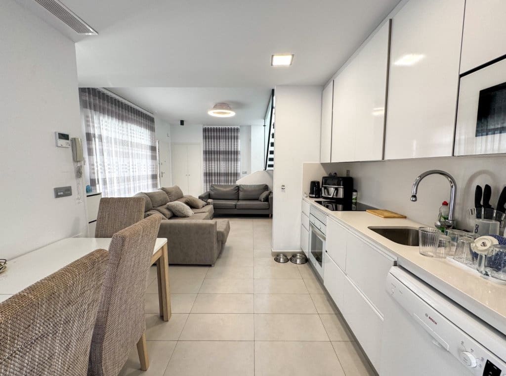 3 bedroom Villa for rent in Villamartin with pool - € 1,800 (Ref: 9170942)