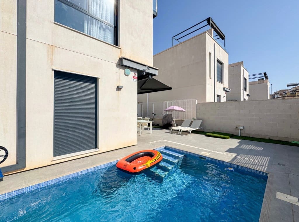 3 bedroom Villa for rent in Villamartin with pool - € 1,800 (Ref: 9170942)