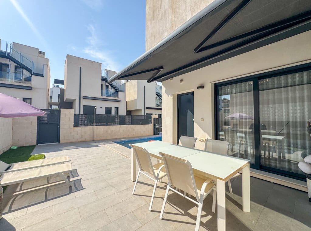 3 bedroom Villa for rent in Villamartin with pool - € 1,800 (Ref: 9170942)