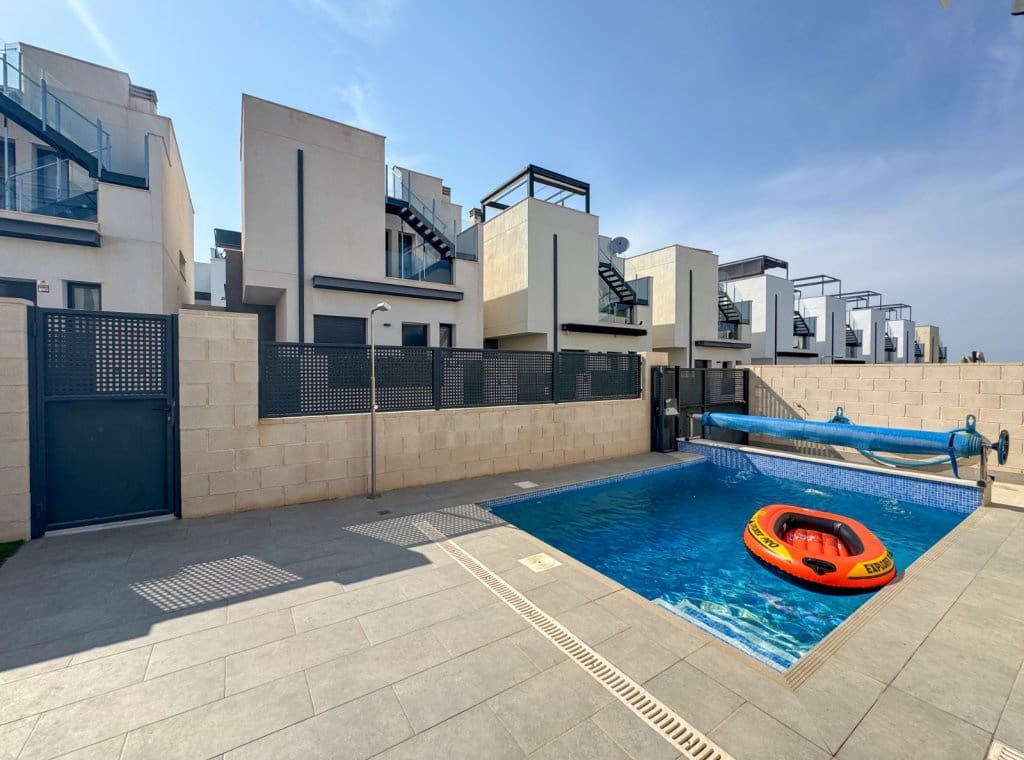 3 bedroom Villa for rent in Villamartin with pool - € 1,800 (Ref: 9170942)