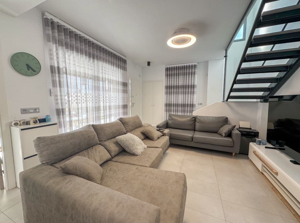 3 bedroom Villa for rent in Villamartin with pool - € 1,800 (Ref: 9170942)