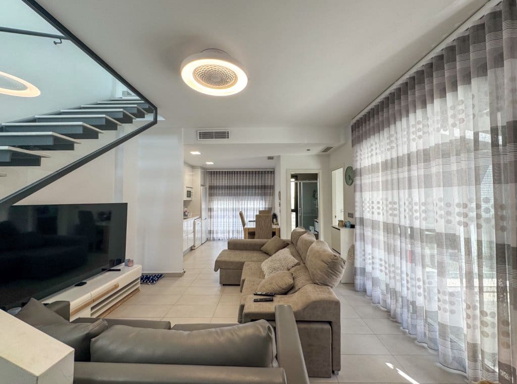 3 bedroom Villa for rent in Villamartin with pool - € 1,800 (Ref: 9170942)