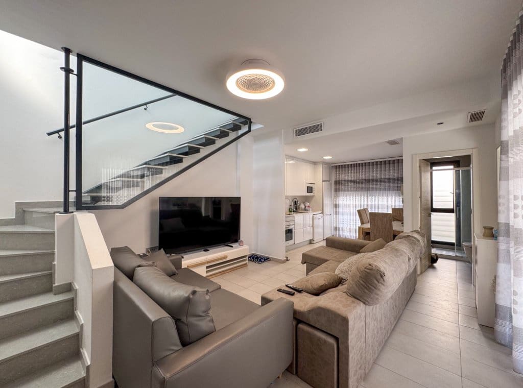 3 bedroom Villa for rent in Villamartin with pool - € 1,800 (Ref: 9170942)