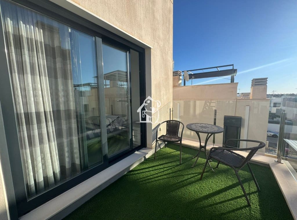 Chalet de 3 habitaciones en Villamartin en alquiler con piscina - 1.800 € (Ref: 9170942)