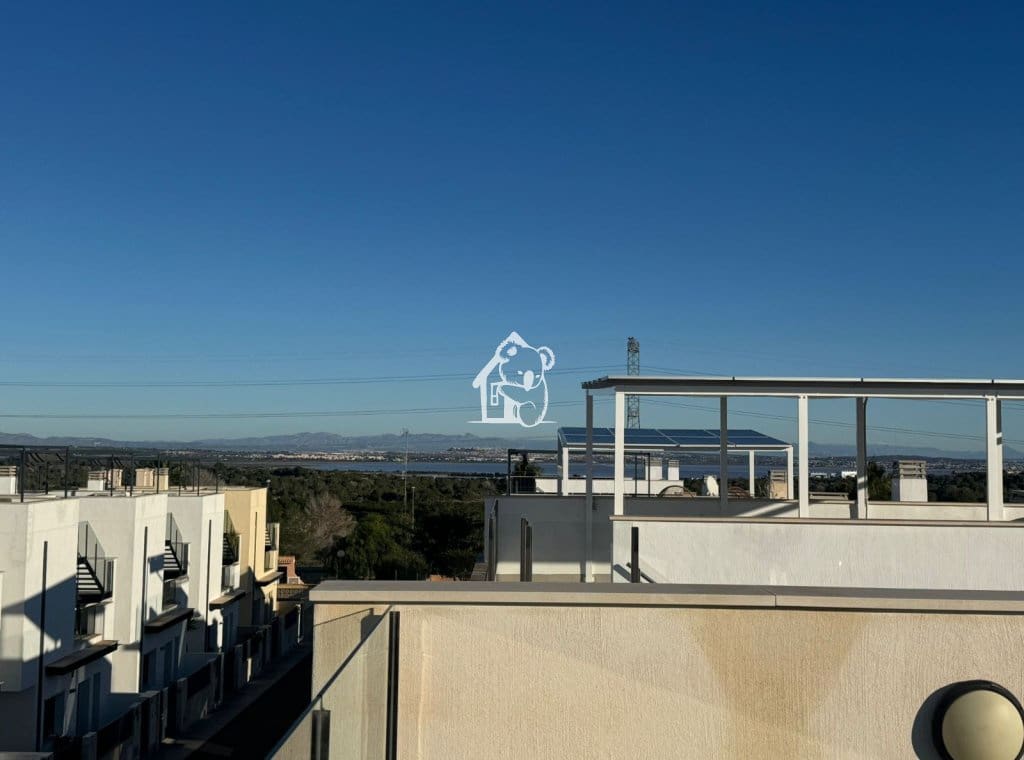 Chalet de 3 habitaciones en Villamartin en alquiler con piscina - 1.800 € (Ref: 9170942)