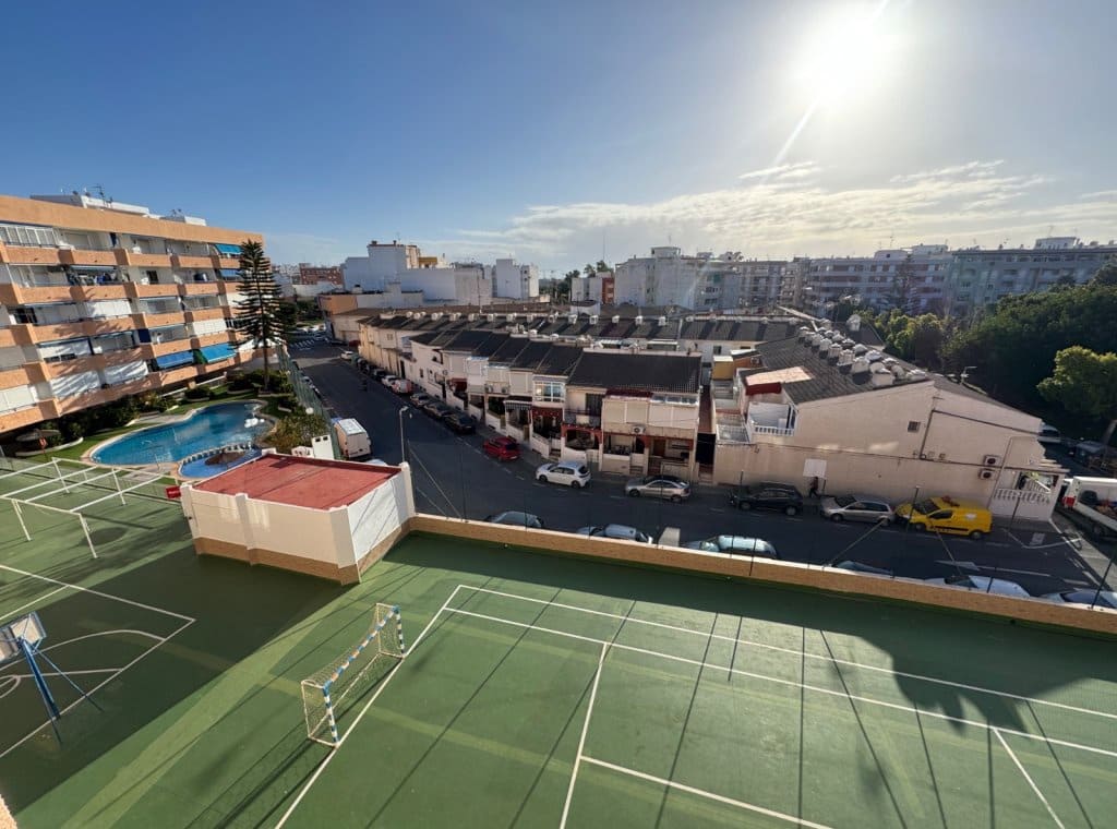 1 Zimmer Apartment zu vermieten in Torrevieja mit Pool Garage - 600 € (Ref: 9180698)