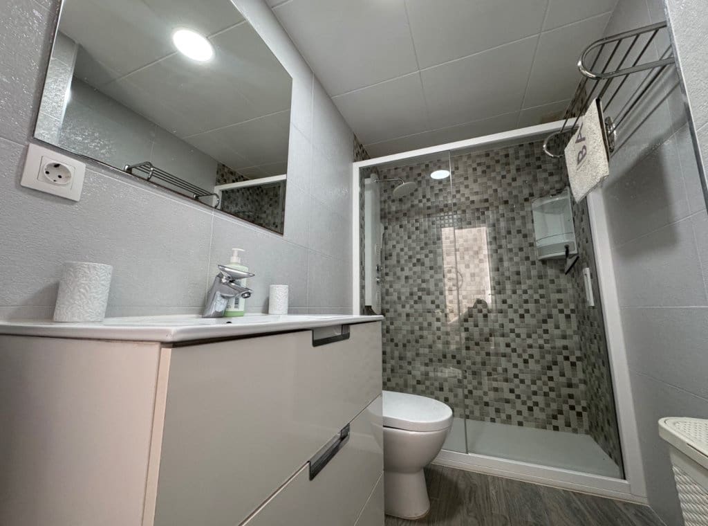 1 Zimmer Apartment zu vermieten in Torrevieja mit Pool Garage - 600 € (Ref: 9180698)