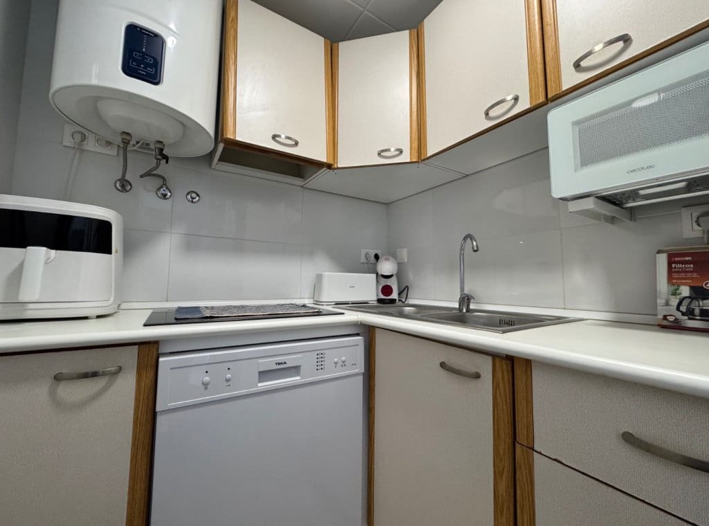 1 Zimmer Apartment zu vermieten in Torrevieja mit Pool Garage - 600 € (Ref: 9180698)