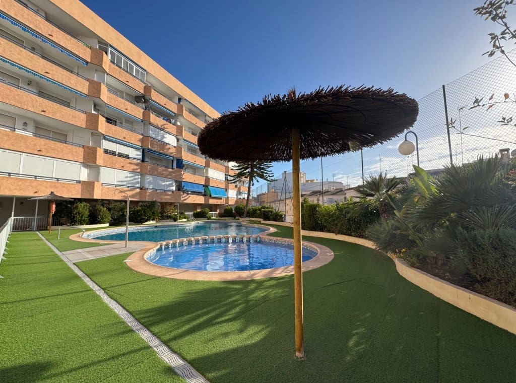 1 Zimmer Apartment zu vermieten in Torrevieja mit Pool Garage - 600 € (Ref: 9180698)