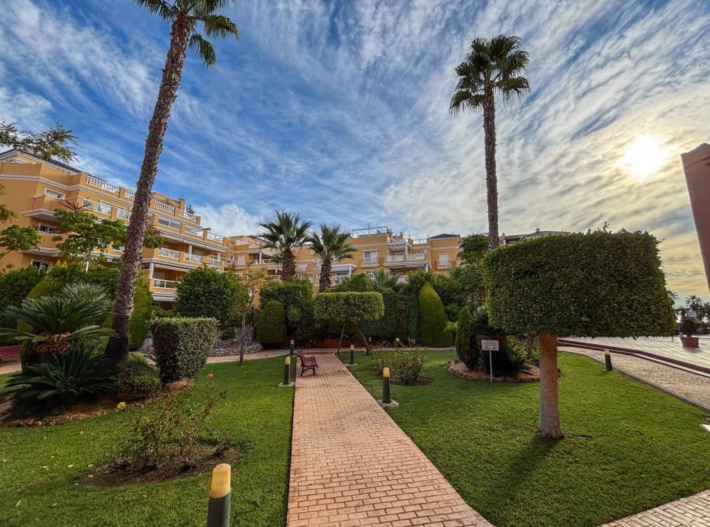 2 makuuhuone Ranta-asunto vuokrattavana paikassa Dehesa de Campoamor mukana uima-altaan - 945 € (Ref: 9186554)