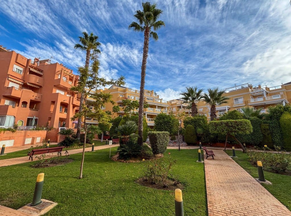 2 makuuhuone Ranta-asunto vuokrattavana paikassa Dehesa de Campoamor mukana uima-altaan - 945 € (Ref: 9186554)