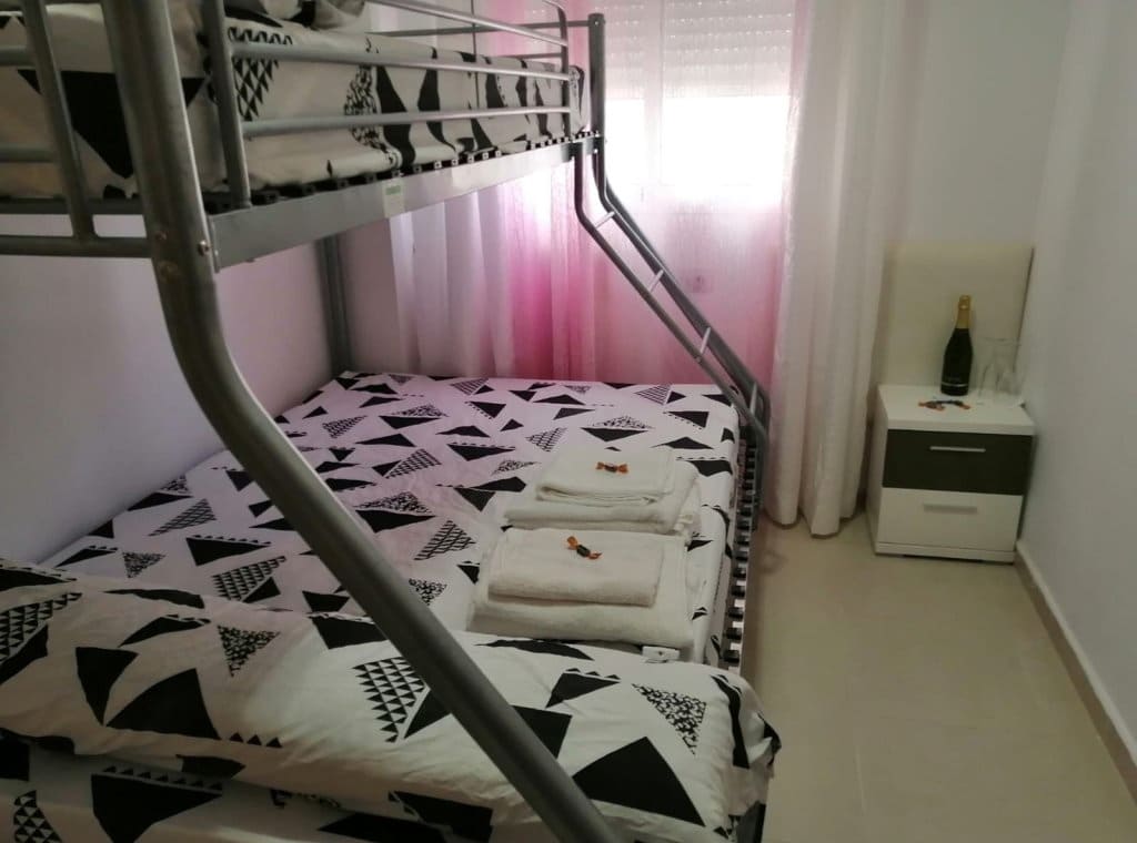 Apartamento de 2 habitaciones en Torrevieja en alquiler - 975 € (Ref: 9196325)