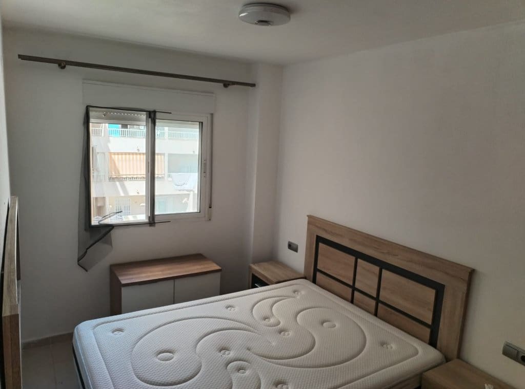 Apartamento de 2 habitaciones en Torrevieja en alquiler - 975 € (Ref: 9196325)